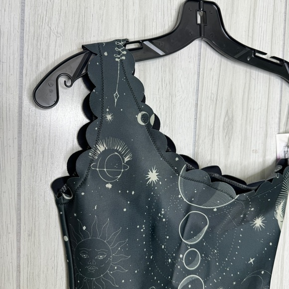 NWT Averie Stella Scalloped One Shoulder One Piece Swimsuit size S Small - Picture 8 of 11